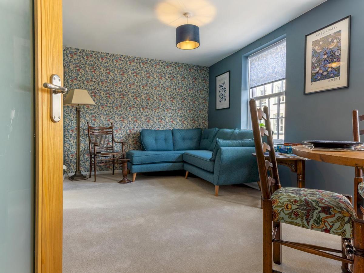 Pass The Keys The William Morris In The Centre Of *